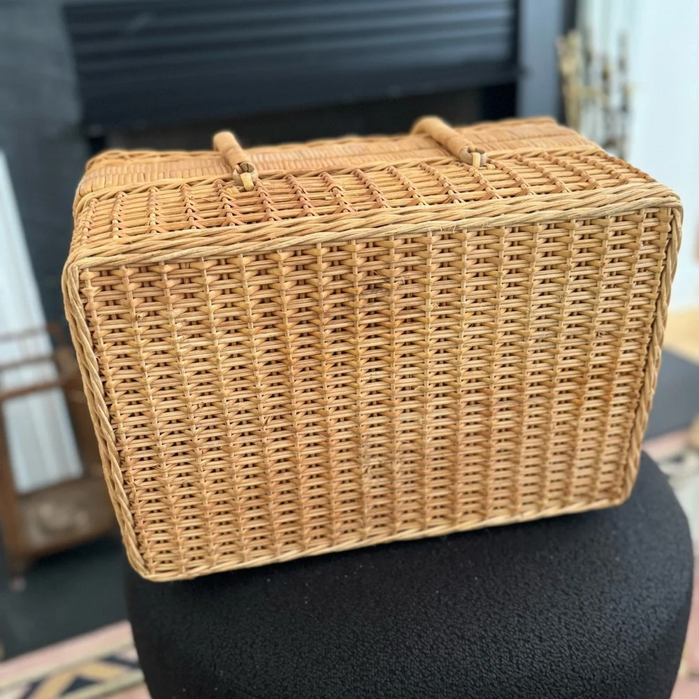 Vintage Wicker Picnic Basket